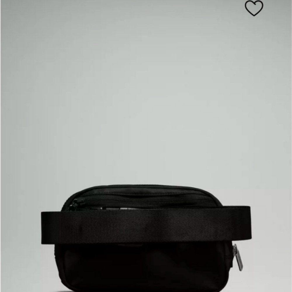 Lululemon Everywhere Belt Bag Rainbow Logo O/S Black NEW - Picture 2 of 10